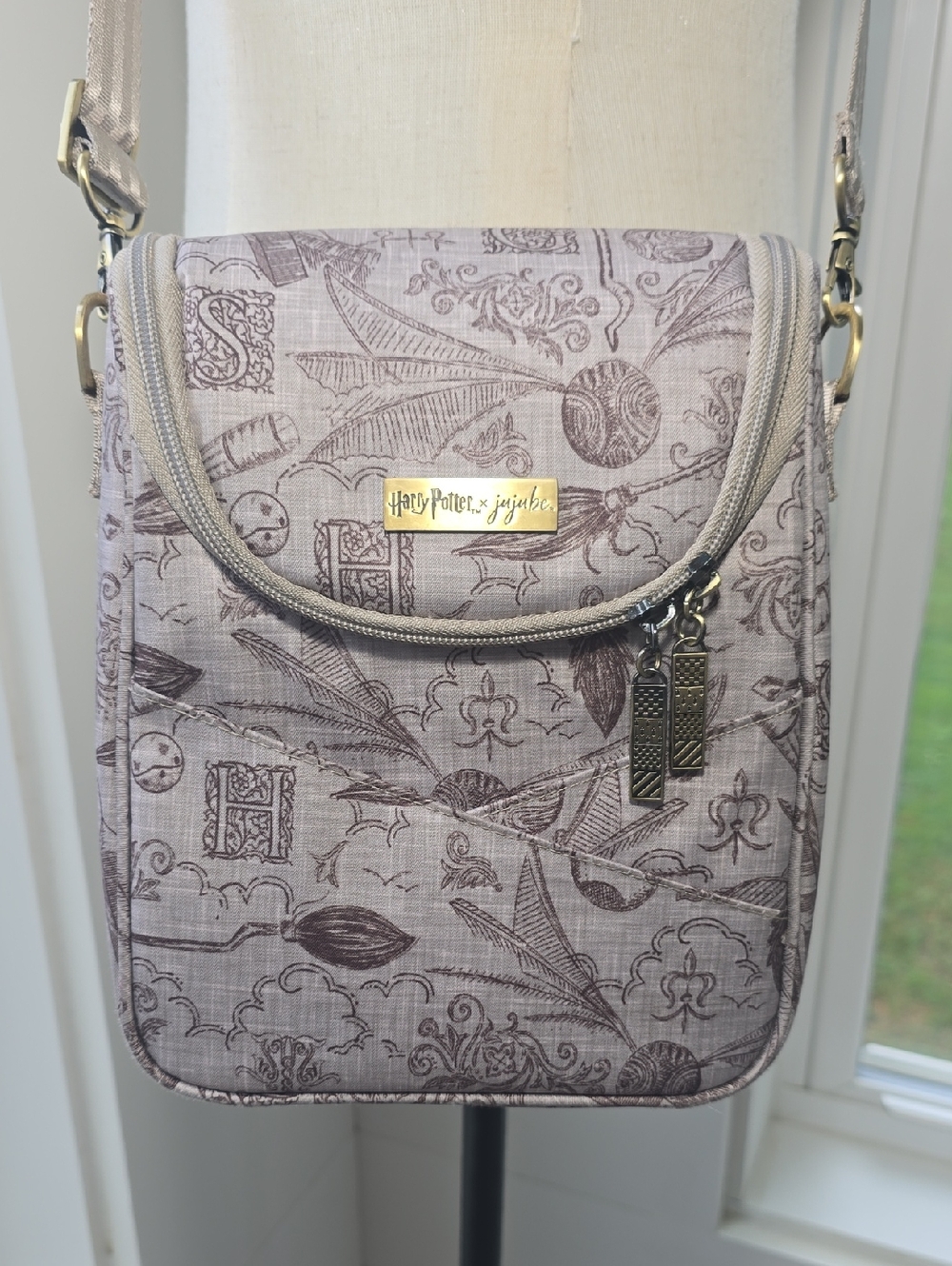 JuJuBe x Harry Potter "Catch the Golden Snitch" Insulated Bag